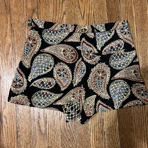 Zara Patterned Shorts - Picture 2 of 4